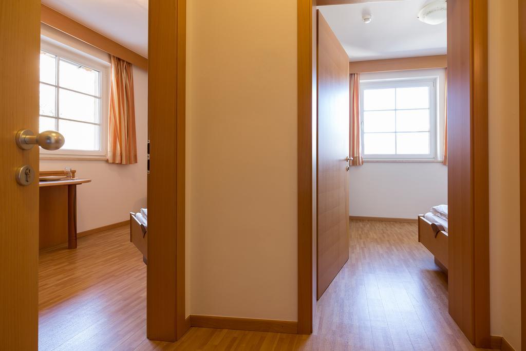 Hotel Loewenwirt سيرميس الغرفة الصورة