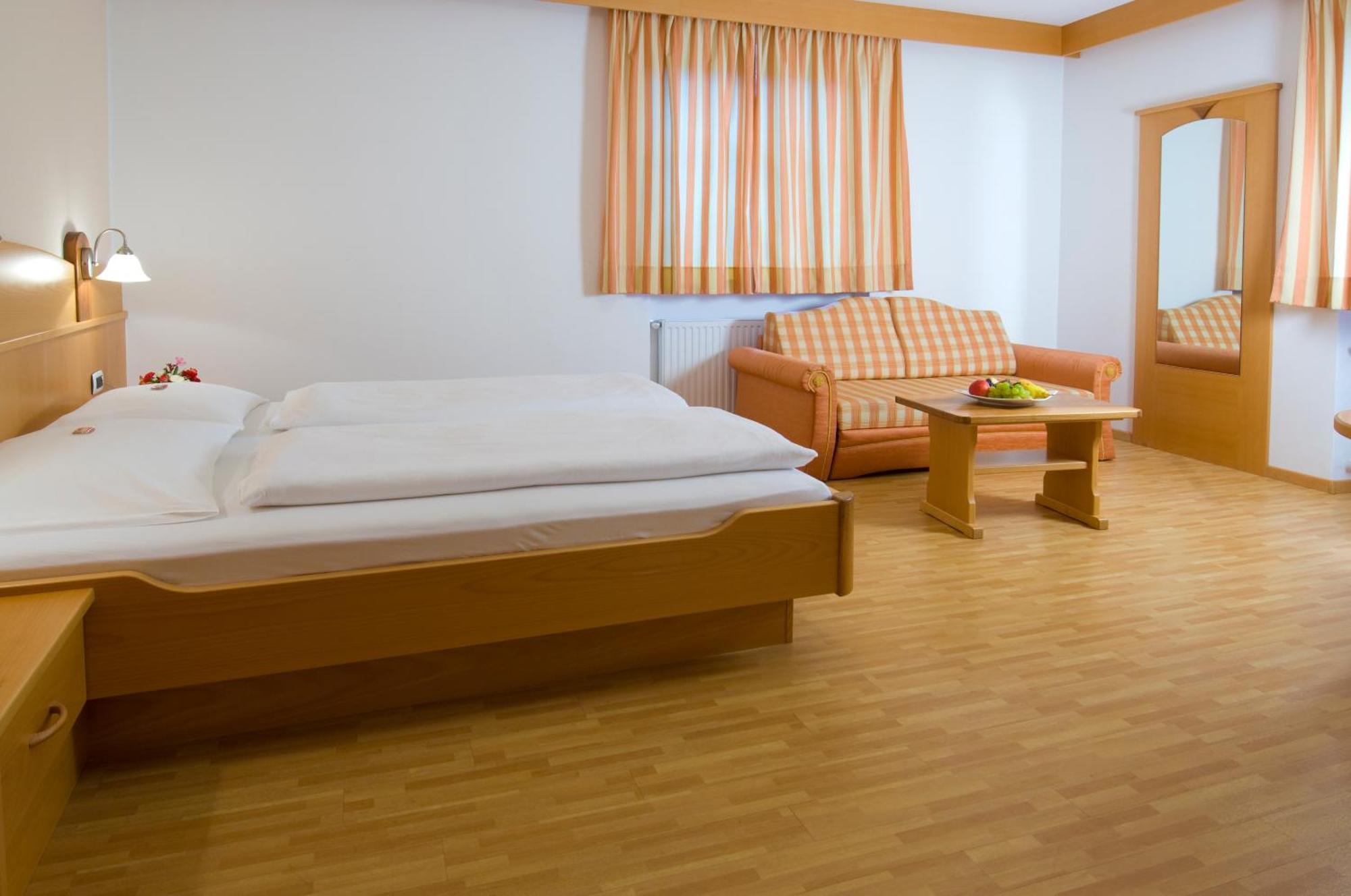 Hotel Loewenwirt سيرميس المظهر الخارجي الصورة