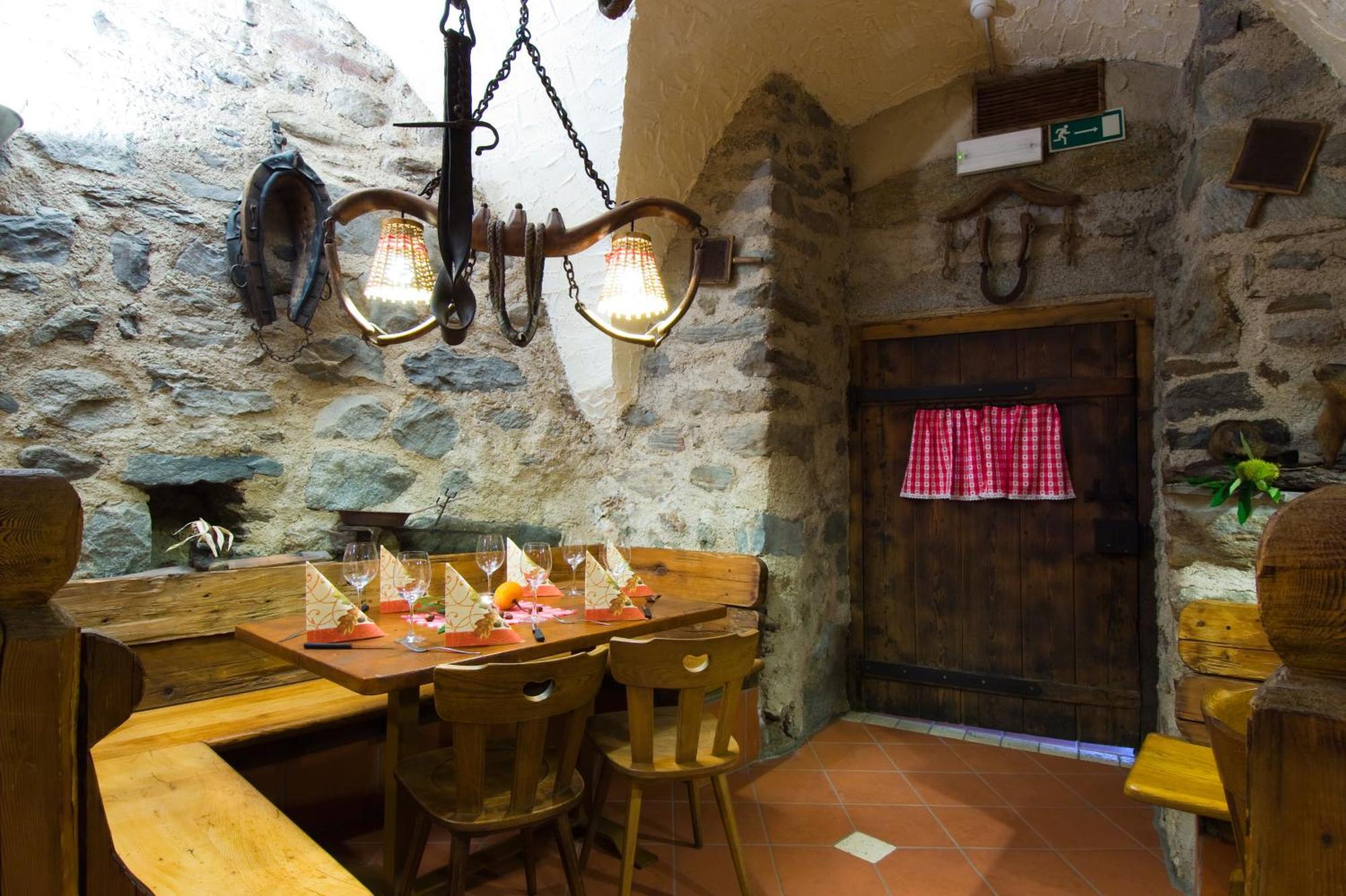Hotel Loewenwirt سيرميس المظهر الخارجي الصورة