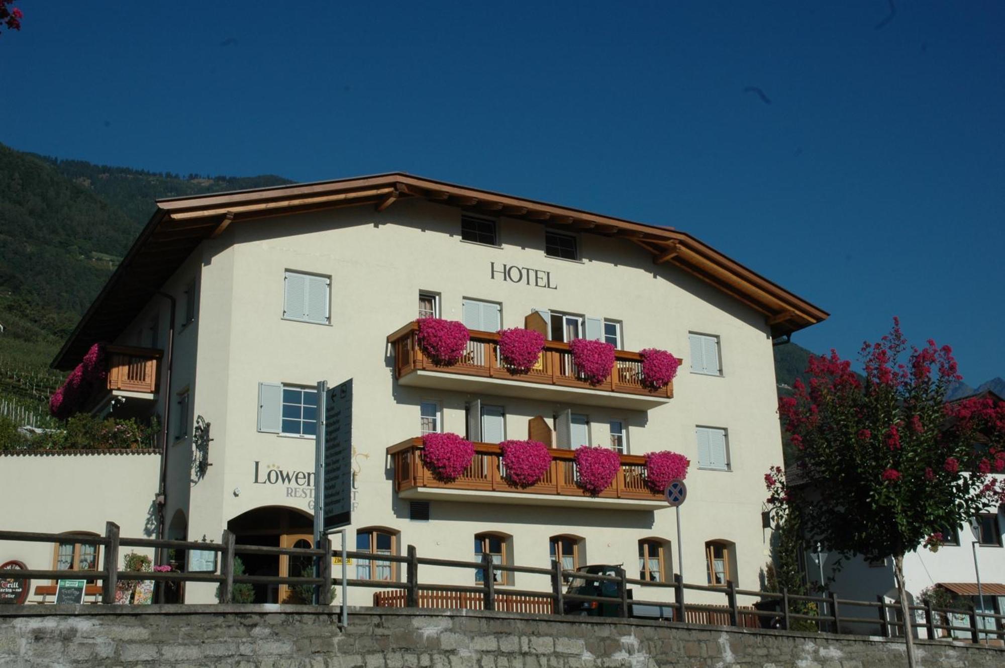 Hotel Loewenwirt سيرميس المظهر الخارجي الصورة