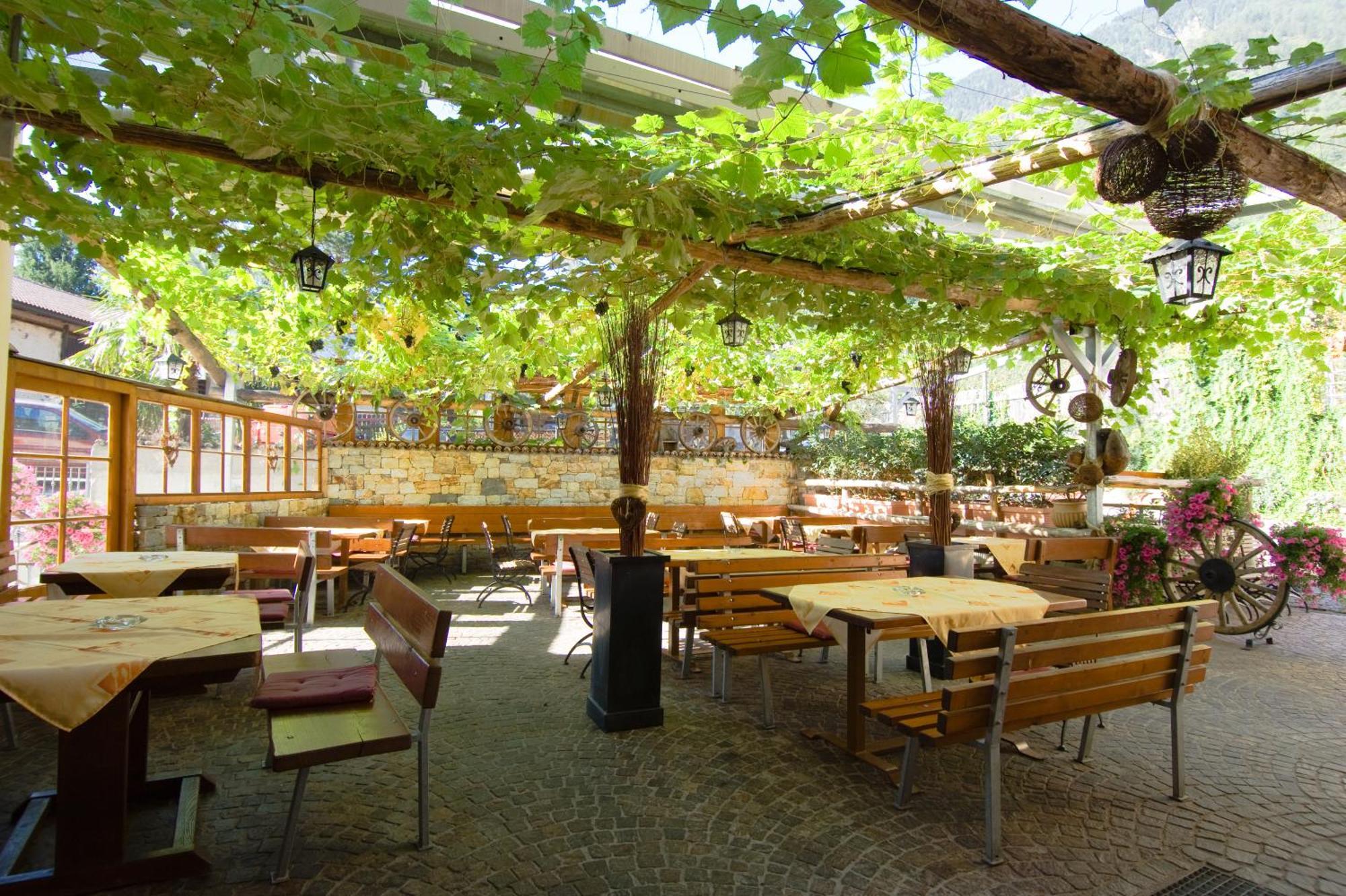Hotel Loewenwirt سيرميس المظهر الخارجي الصورة